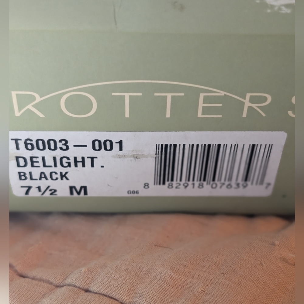 NIB Trotters Black Women's 7M heels - Picture 2 of 7